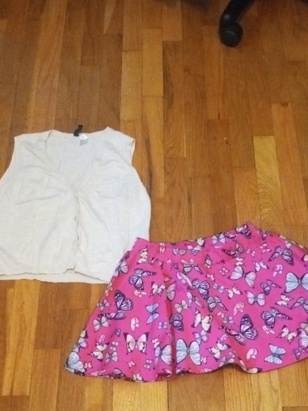 Girls XL bright Pink Butterfly Print Skirt and ivory button front sleeveless top